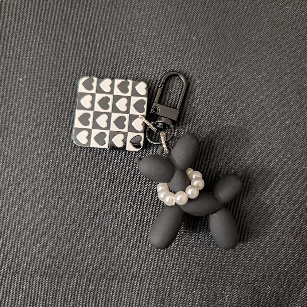 Black Balloon Dog Heart Keychain - Picture 1 of 1